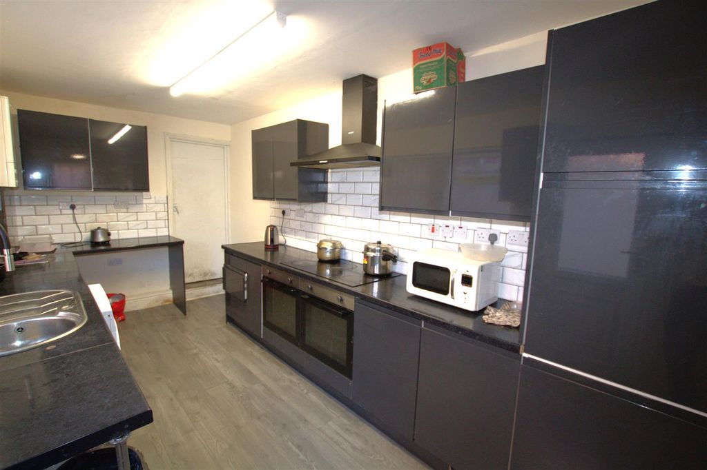 Property photo 2 of 13 Kitch1.Jpg