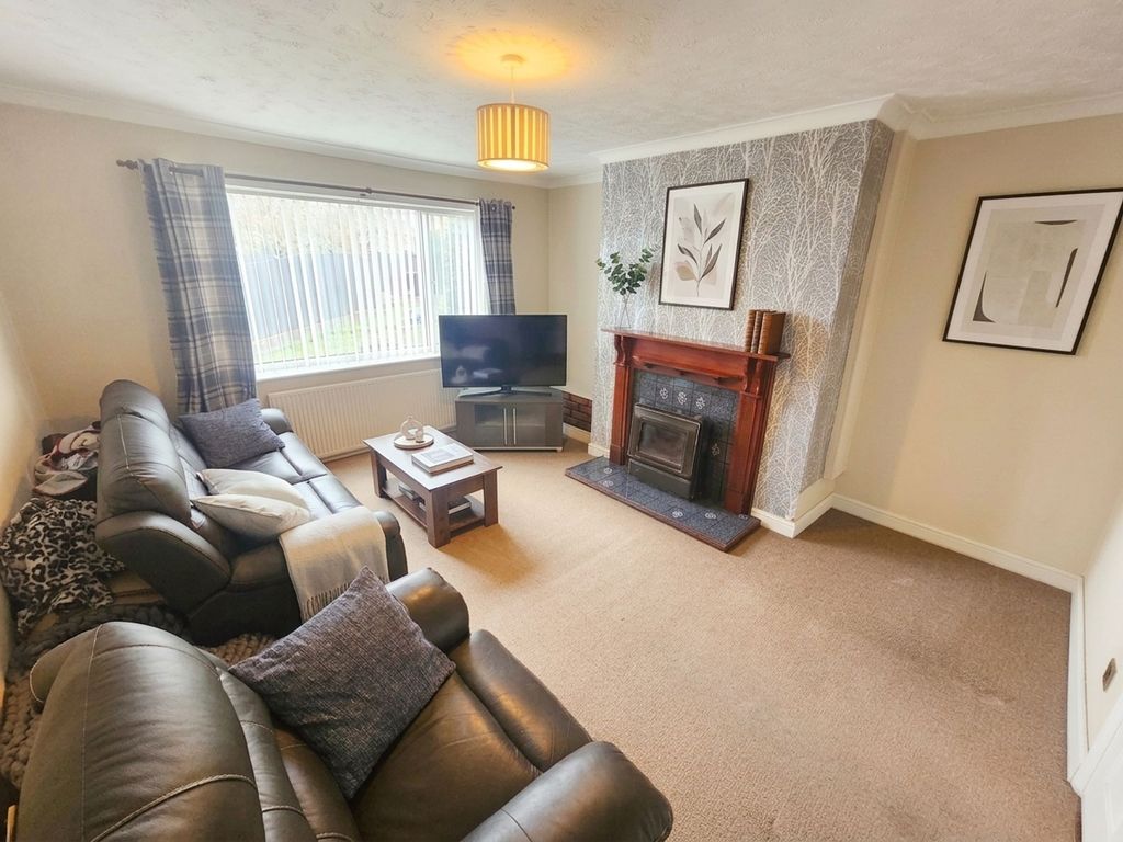 Property photo 2 of 11 Lounge