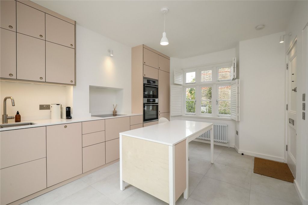 Property photo 2 of 12 Kitchen
