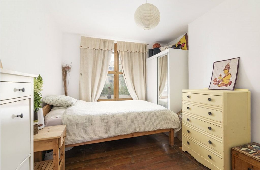 Property photo 3 of 17 Bedroom