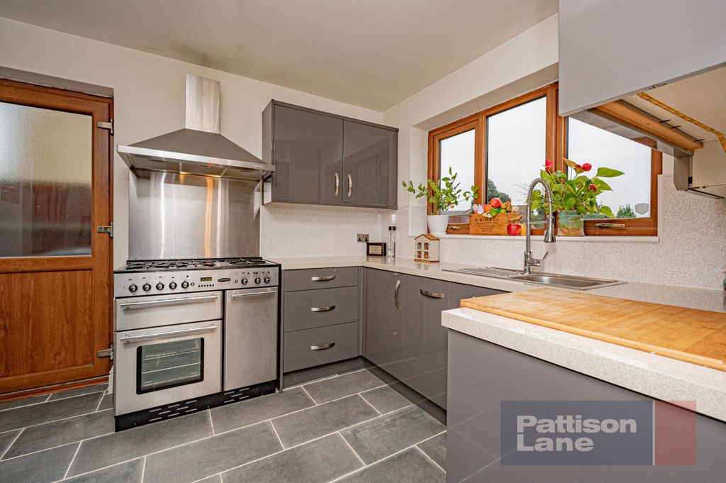 Property photo 2 of 9 Kitchen
