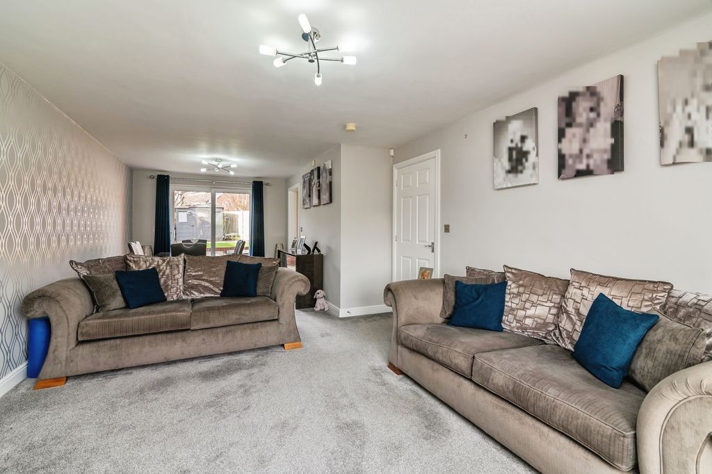 Property photo 3 of 21 Pbox-Img.Jpg