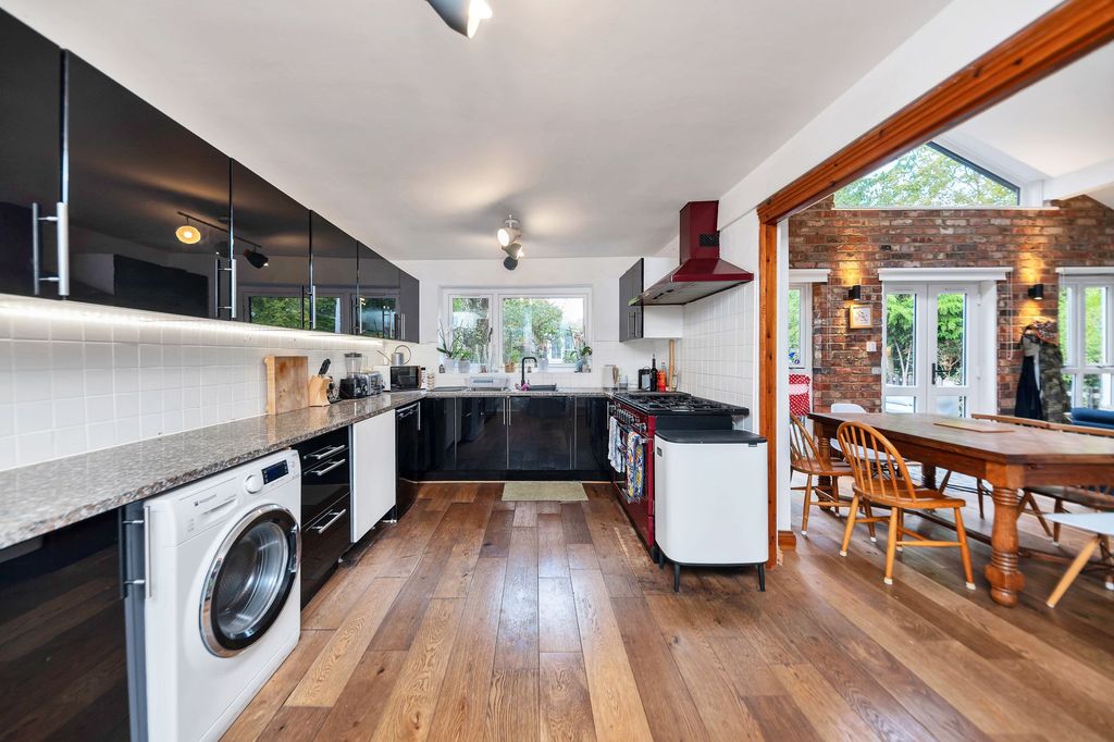 Property photo 2 of 21