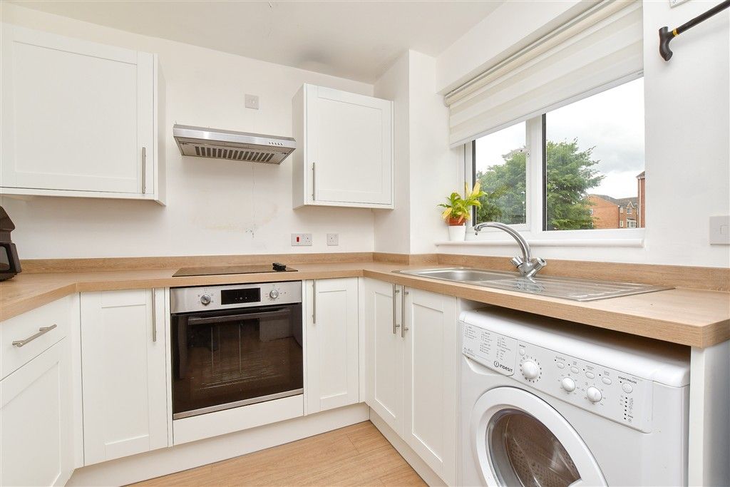 Property photo 3 of 6 Kitchen