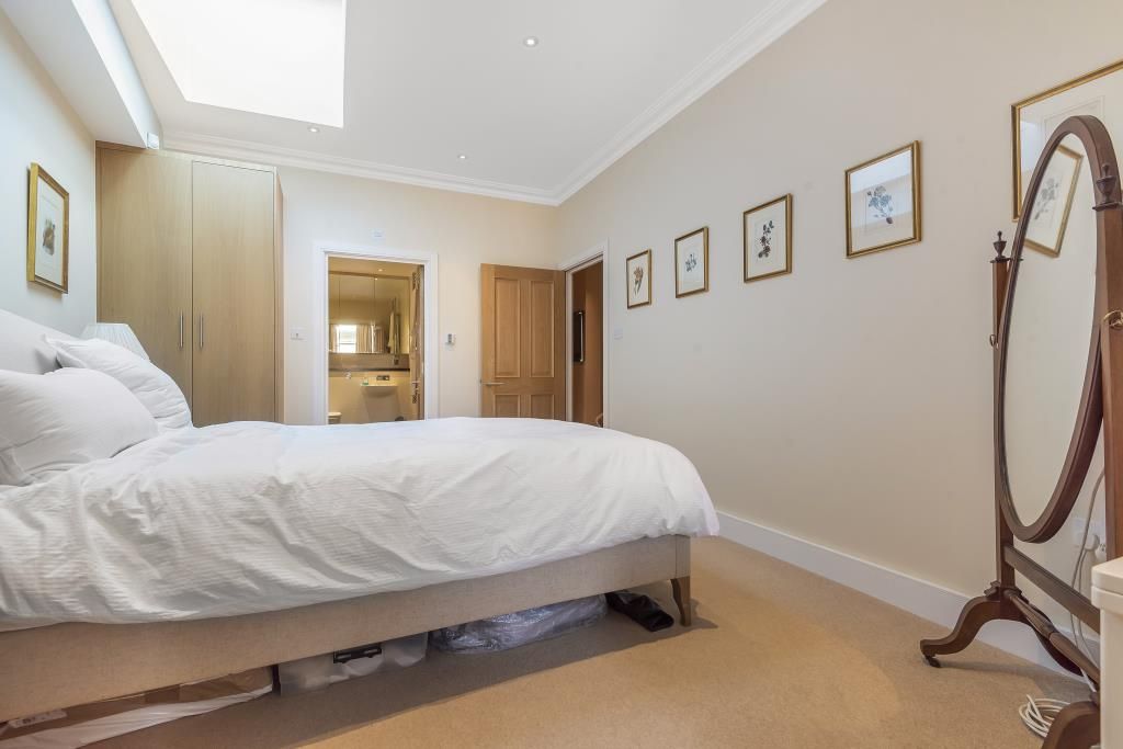 Property photo 2 of 10 Bedroom