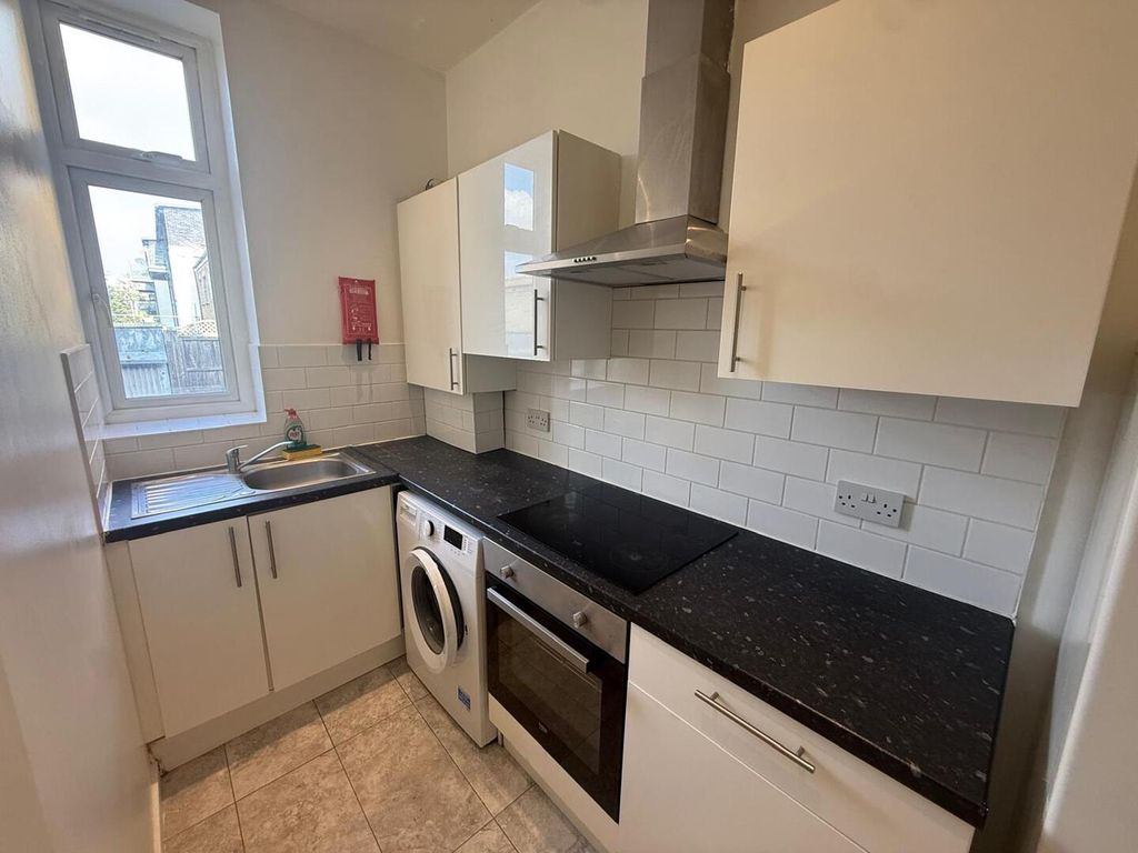 Property photo 3 of 8 Kitchen