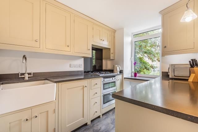 Property photo 2 of 10 Kitchen