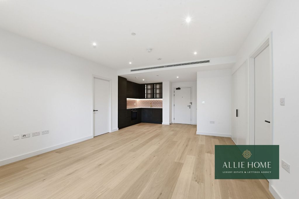 Property photo 2 of 28