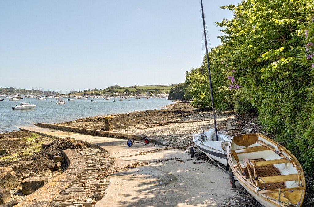 Property photo 1 of 25