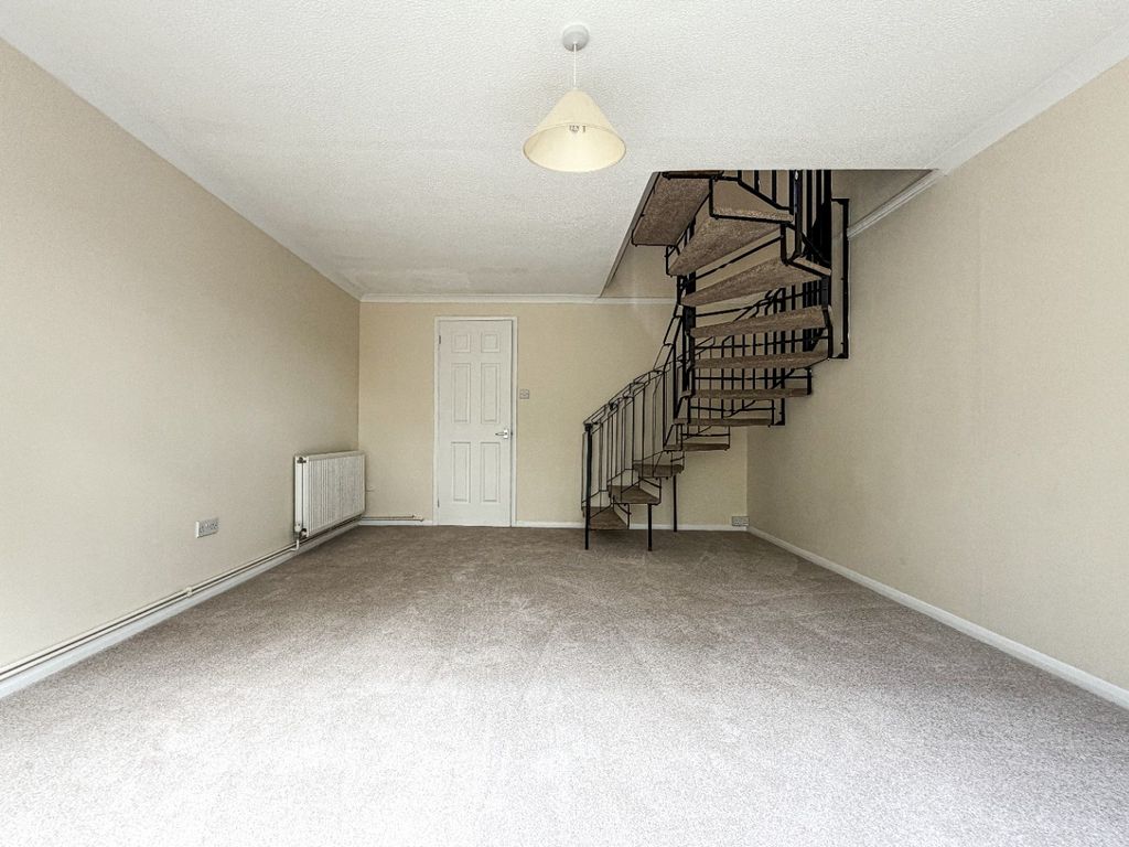 Property photo 3 of 11 5588895