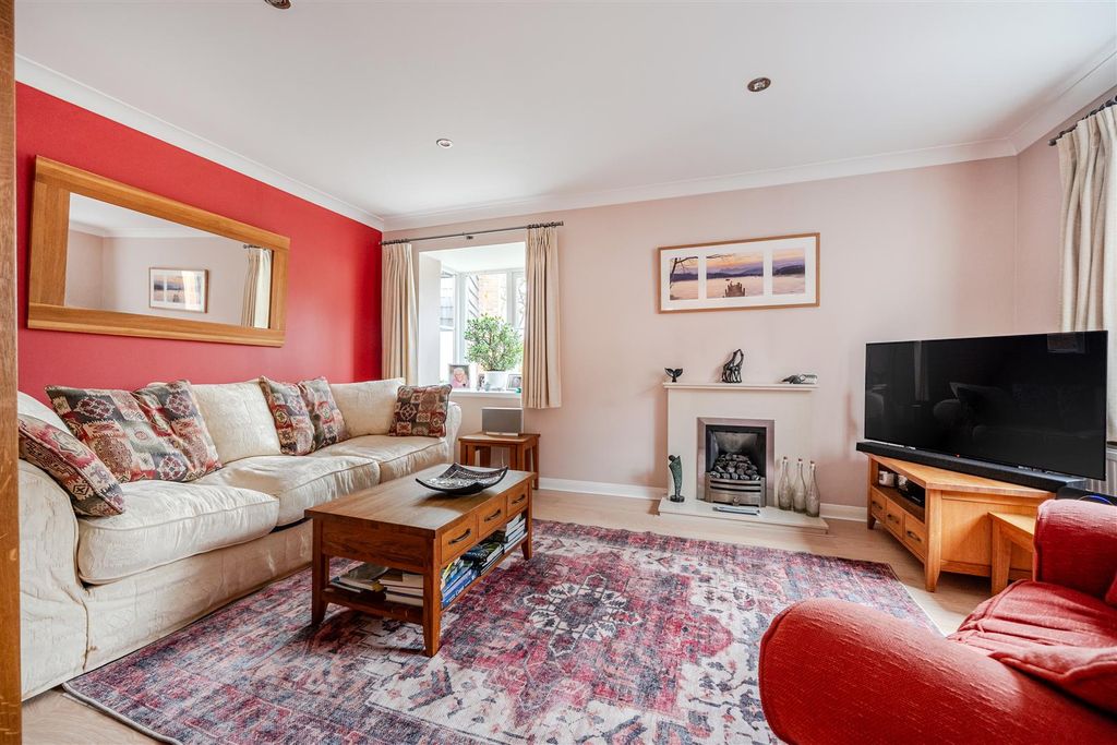 Property photo 2 of 17 1409781-13-698Db00B9237d.Jpg