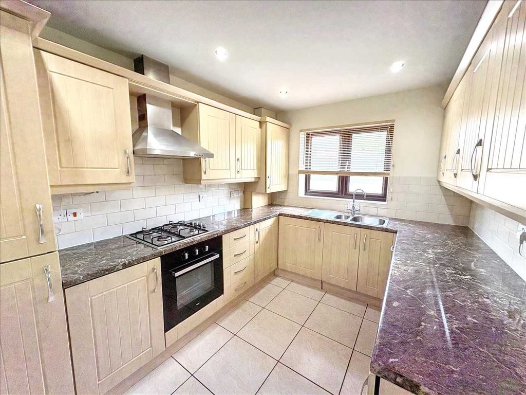 Property photo 3 of 29 Kitchen