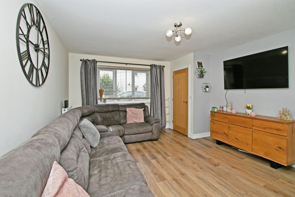 Property photo 2 of 17 Photo