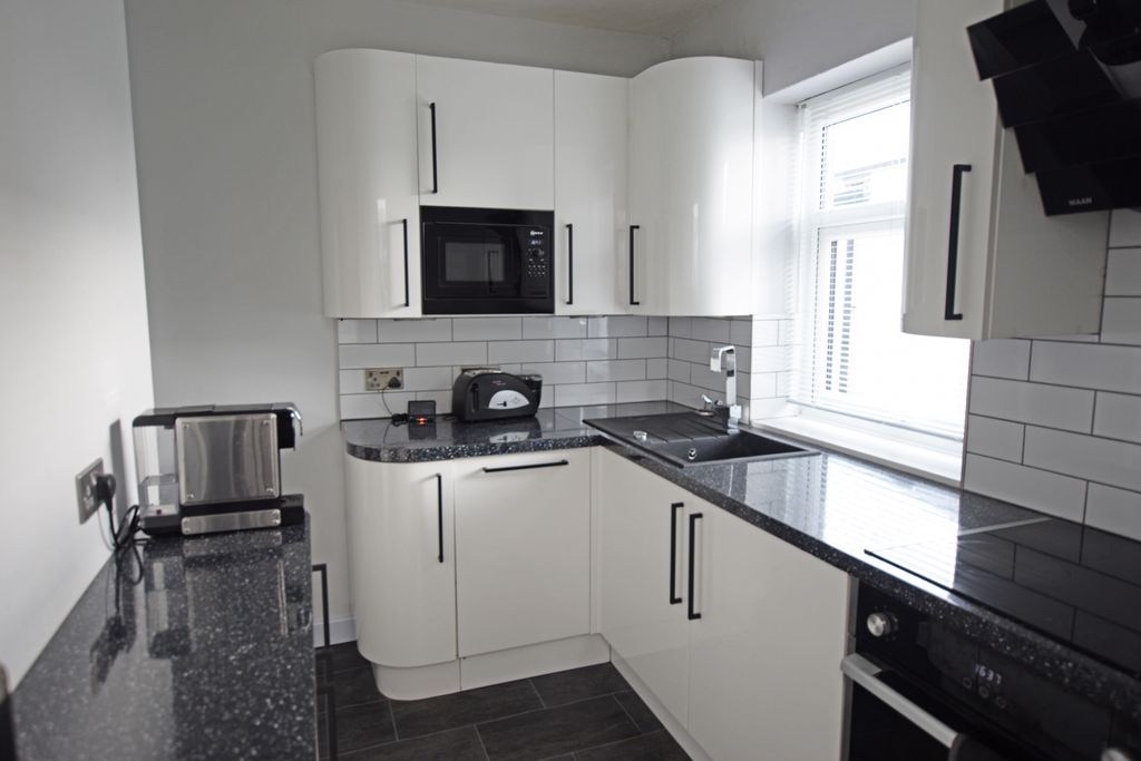 Property photo 2 of 12 Kitchen