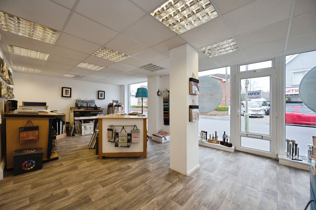 Property photo 2 of 19 Pbox-Img.Jpg