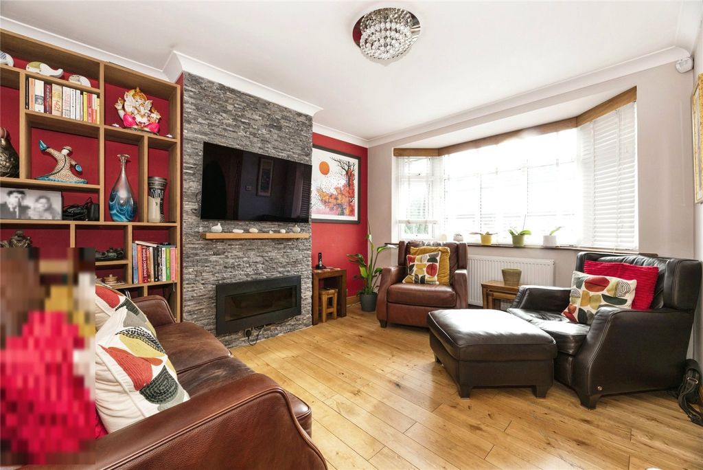 Property photo 2 of 9 Living
