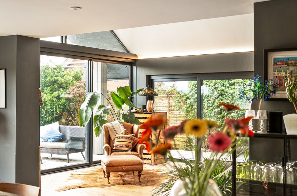 Property photo 2 of 27