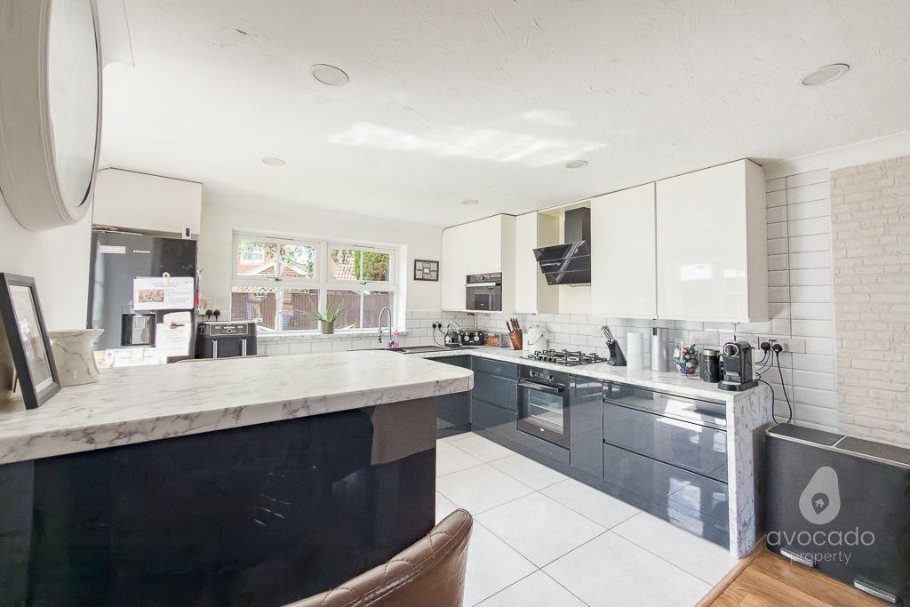 Property photo 2 of 18 5077523
