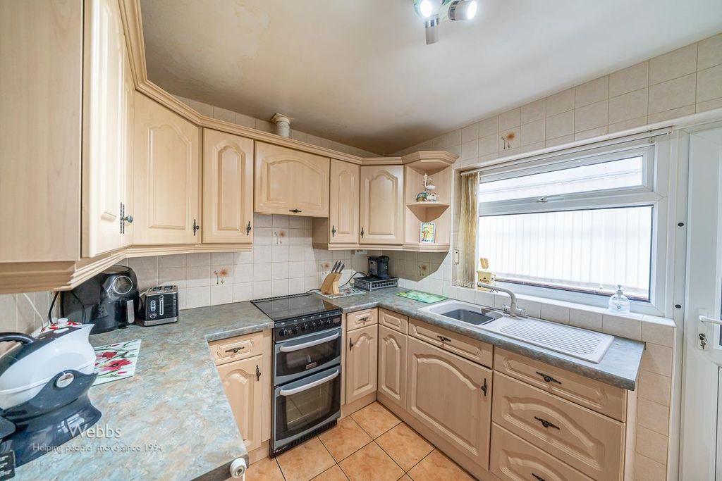 Property photo 3 of 19 Kitchen