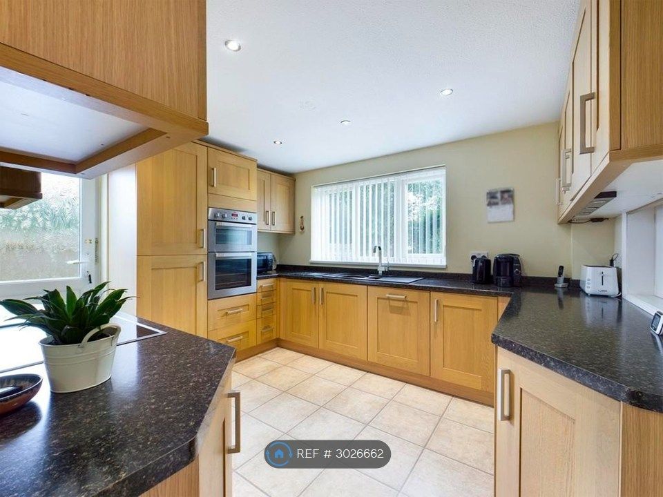 Property photo 3 of 9 Kitchen