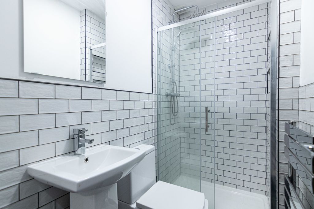 Property photo 2 of 8 87Hr Bathroom