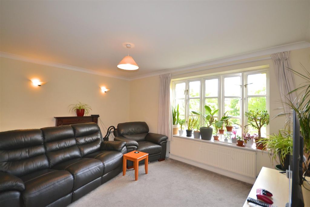 Property photo 2 of 11 2 (100).Png
