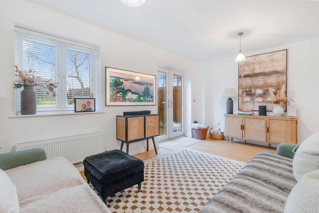 Property photo 3 of 27