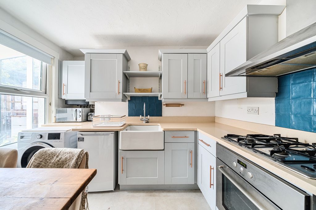 Property photo 3 of 14 Kitchen