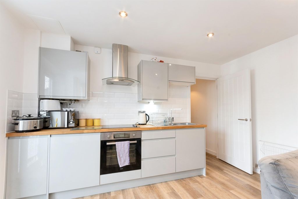 Property photo 2 of 7 Kitchen