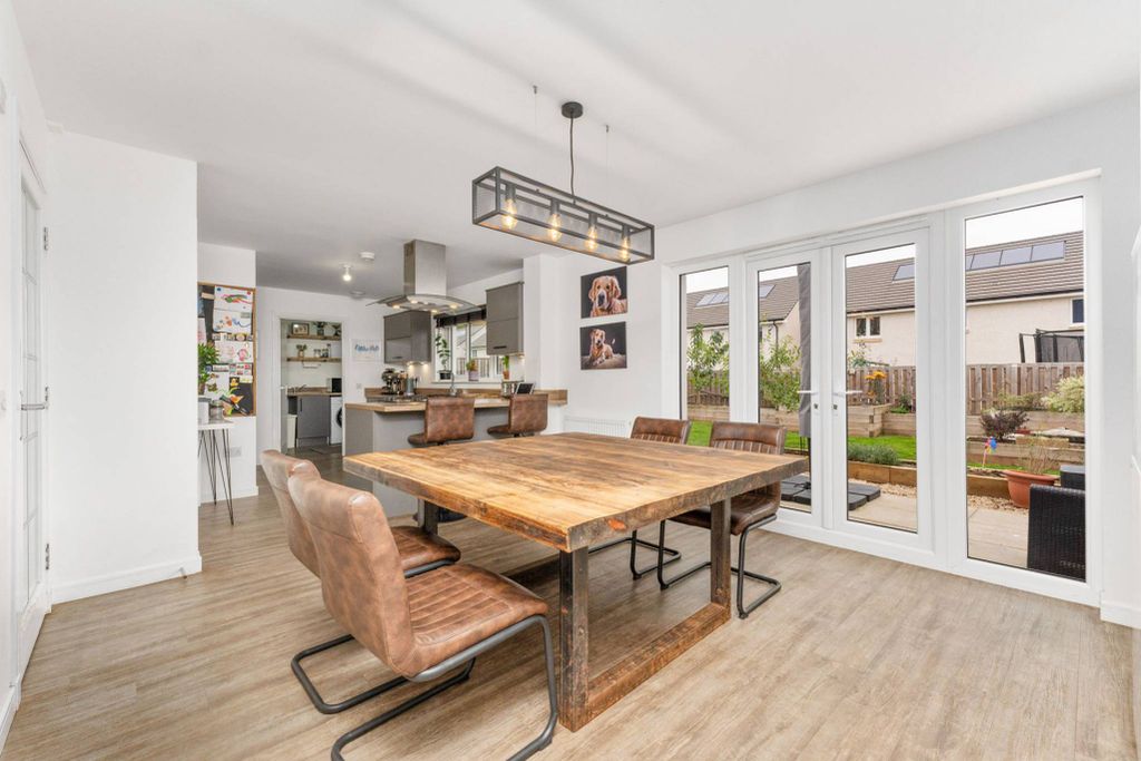 Property photo 2 of 30