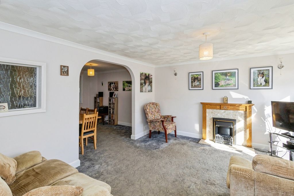 Property photo 3 of 16 Photo