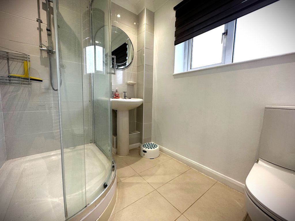 Property photo 2 of 12 Bathroom