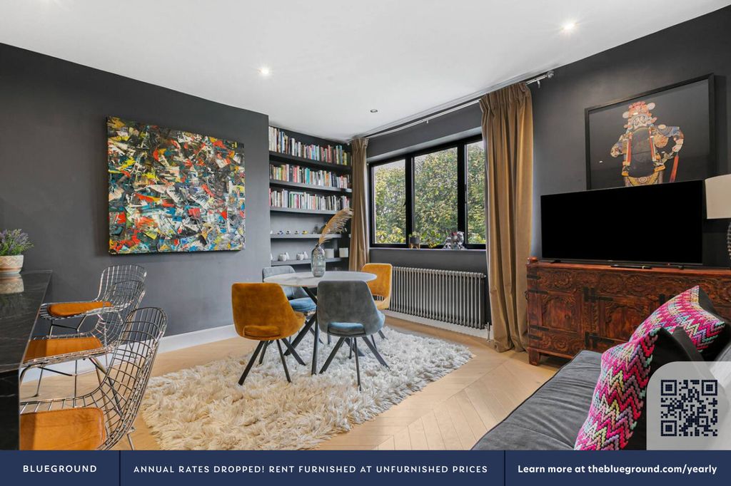 Property photo 3 of 34 Living Room