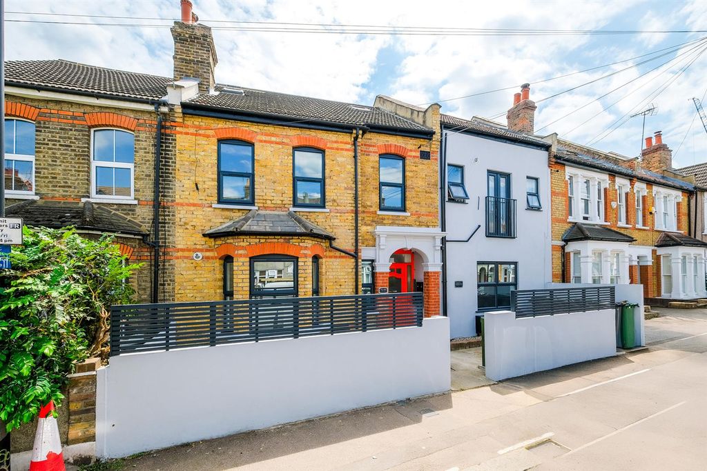 Property photo 1 of 30