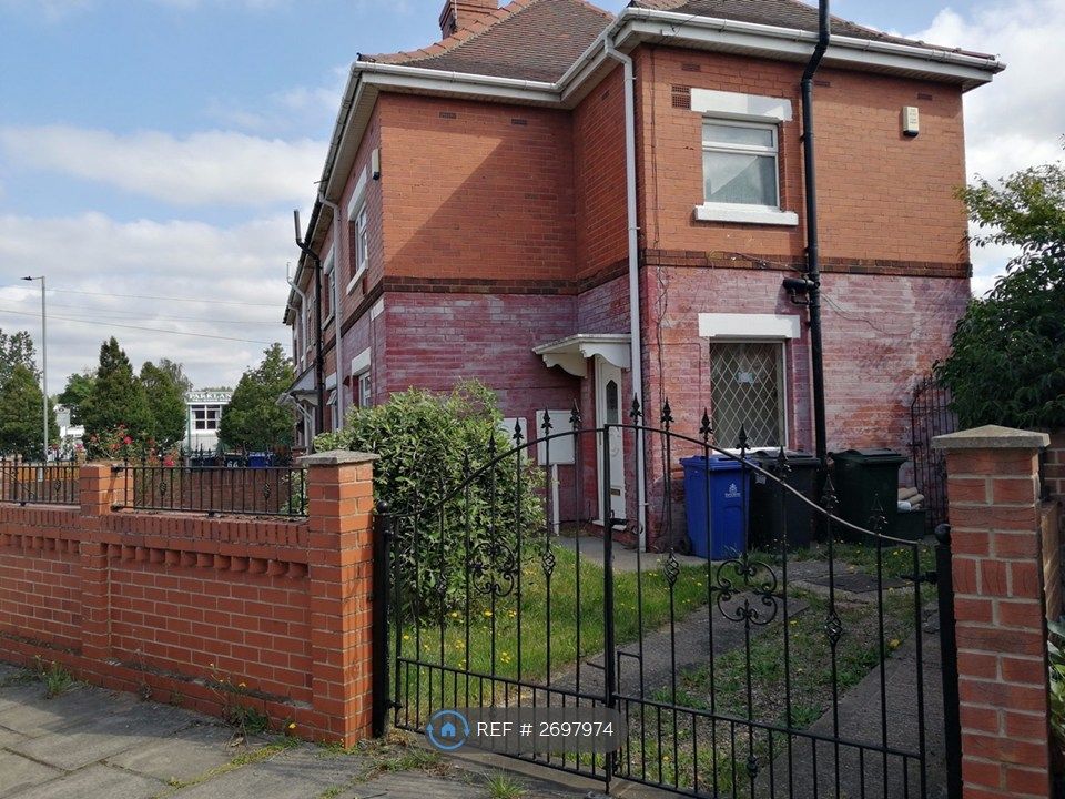 Property photo 2 of 16 Driveway