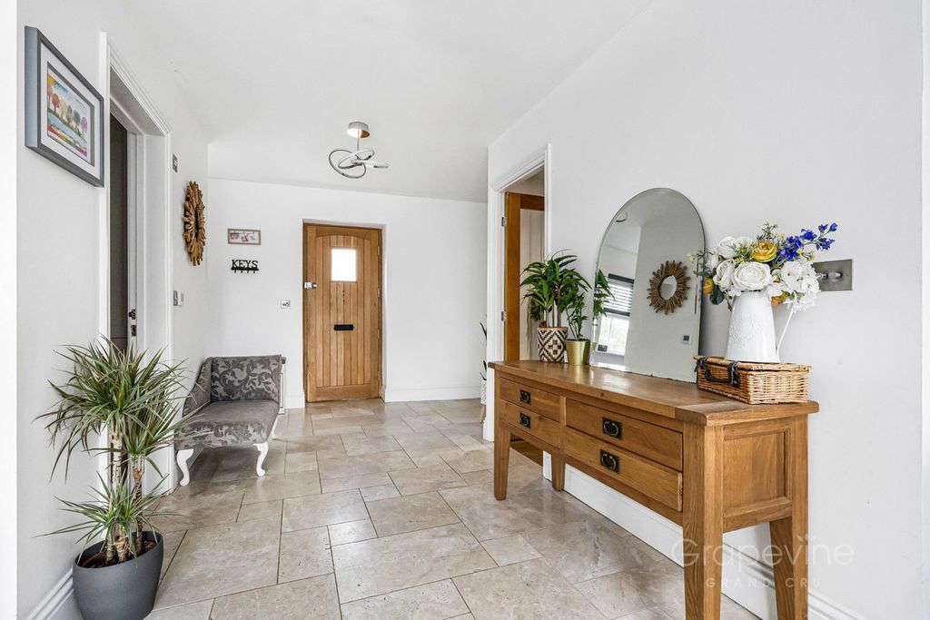 Additional image 4 of 4 bed semi-detached house for saleDavis Street, Hurst RG10