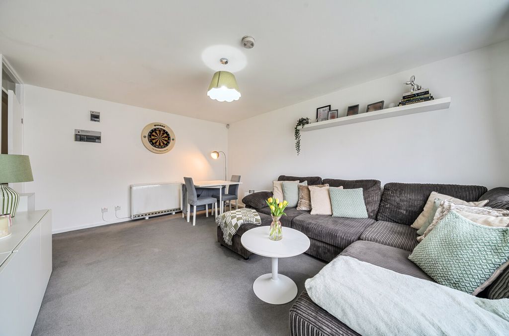 Property photo 3 of 10 Lounge5