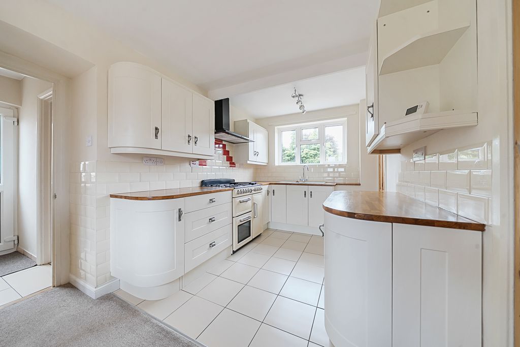 Property photo 3 of 25 Kitchen / Dining Room