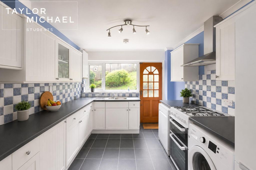 Property photo 1 of 12 Kitchen