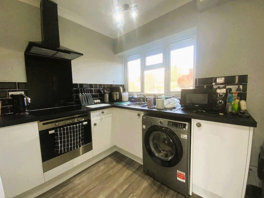 Property photo 2 of 7 Kitchen 9'6 x 8'4