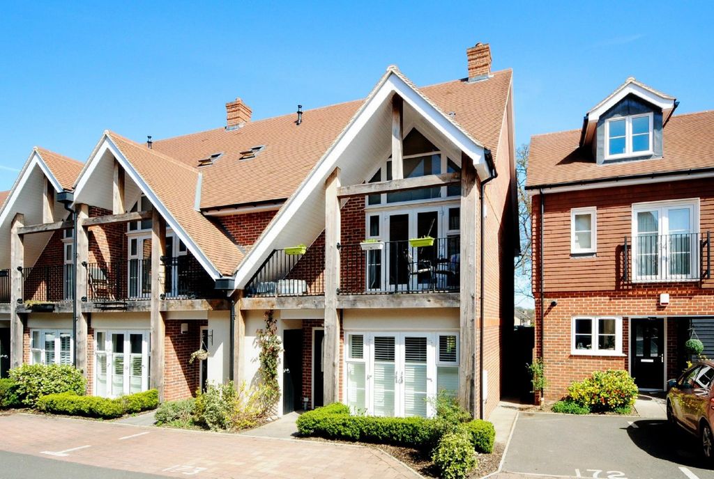 Property photo 1 of 11 Front Aspect