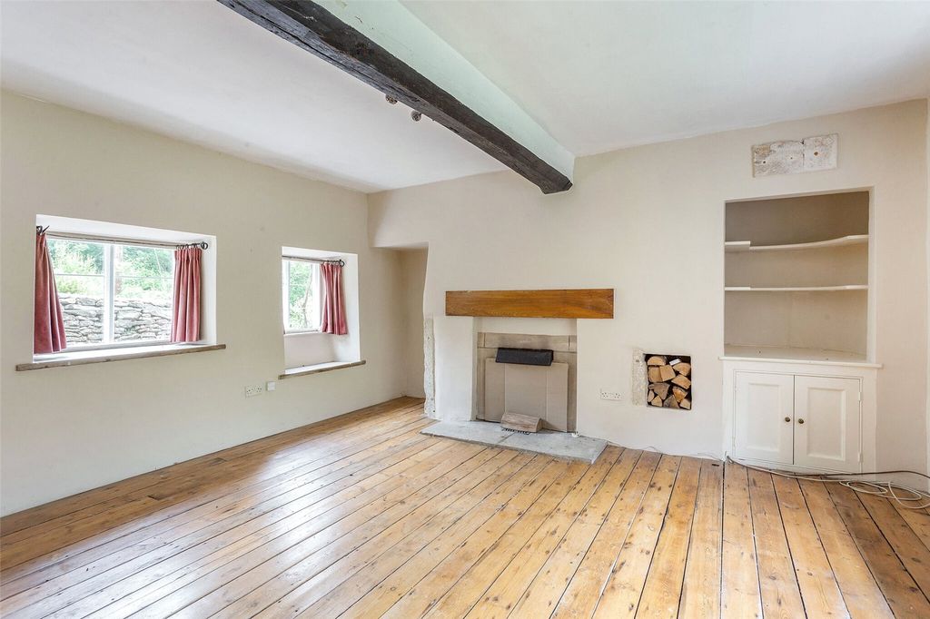 Property photo 3 of 11 Sitting Room