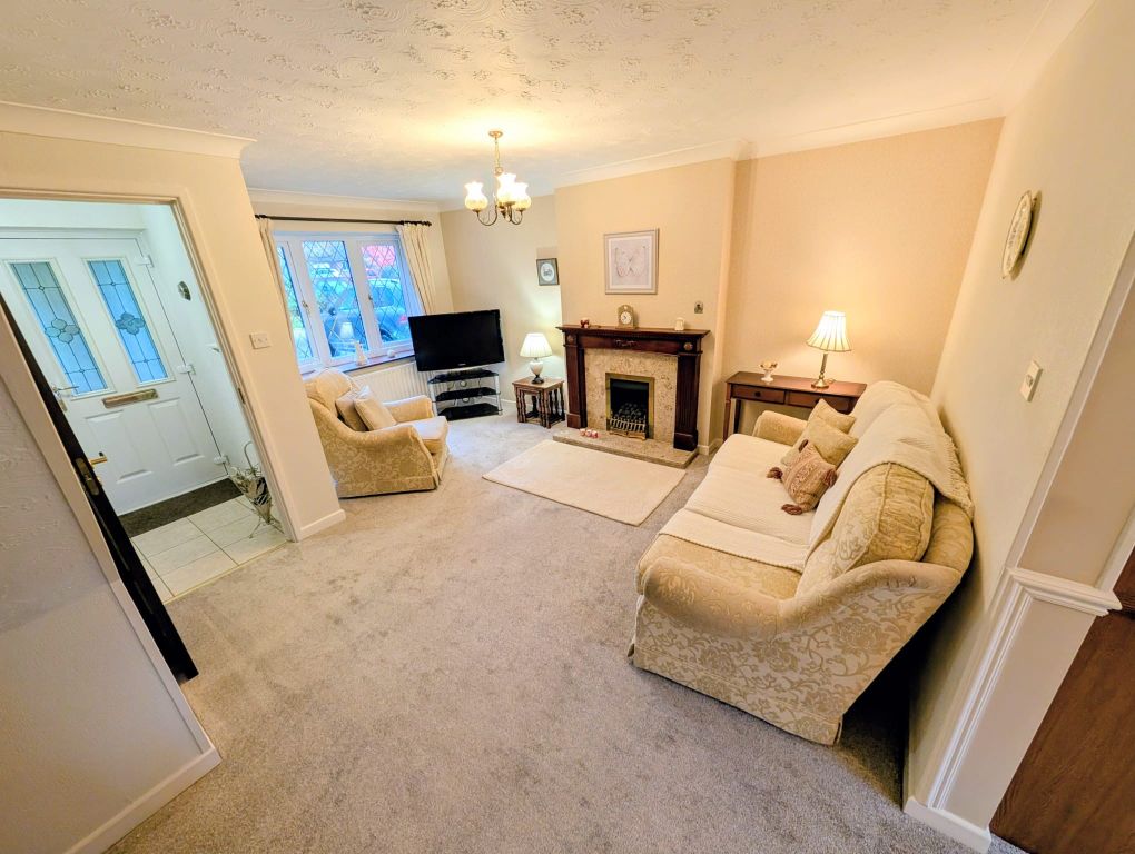 Property photo 3 of 18 Lounge - Wide Angle