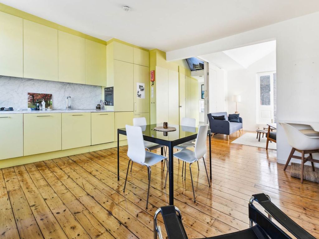 Property photo 1 of 13 255 Portobello Road, London, W11 1Lr-9