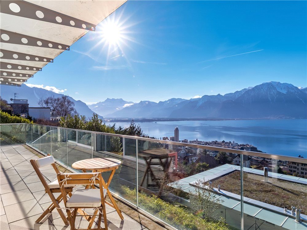 Property photo 2 of 18 For Sale In Montreux
