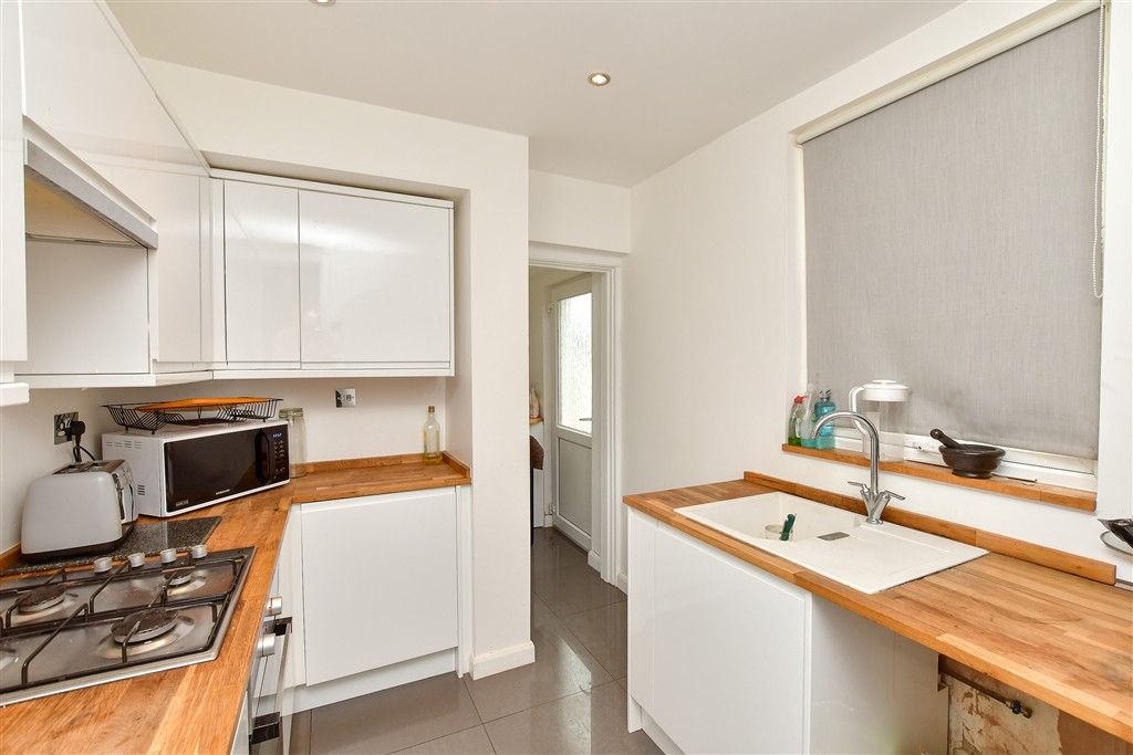 Property photo 2 of 10 Kitchen