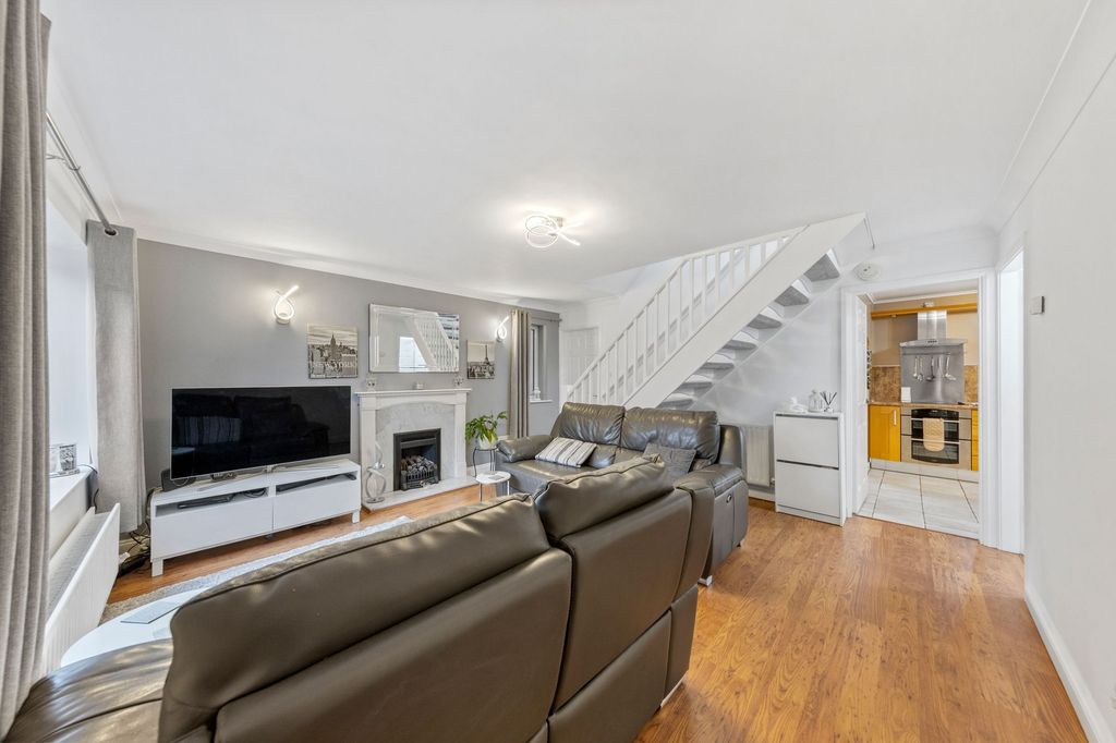 Property photo 2 of 25