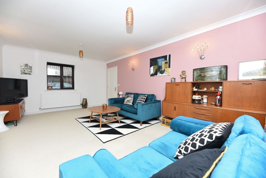 Property photo 3 of 20