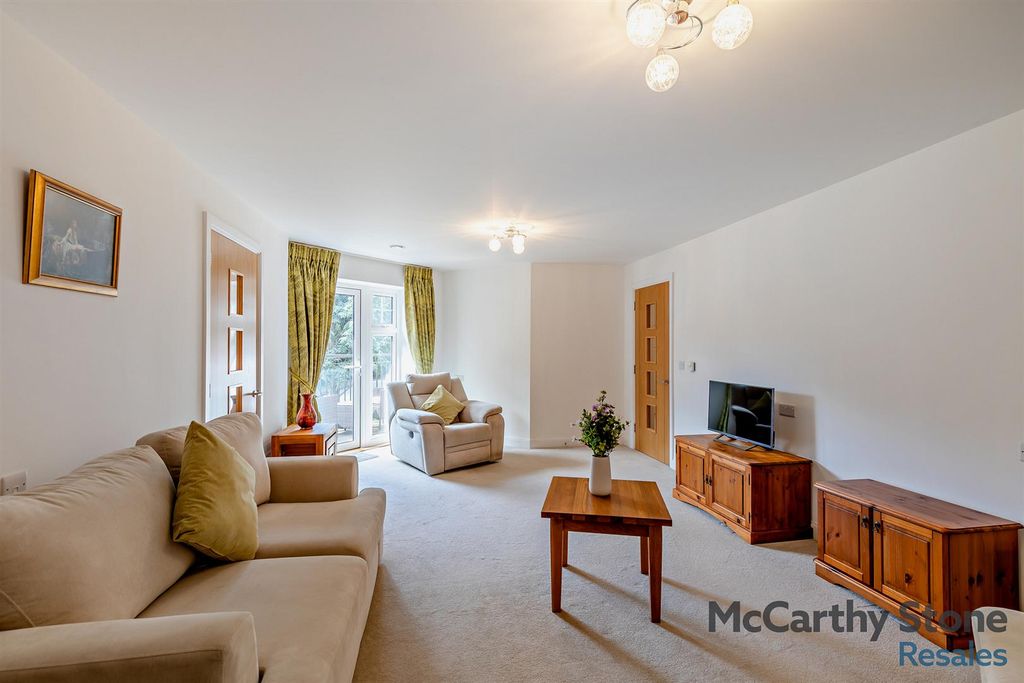 Property photo 2 of 12 8654520-Interior06-800.Jpg