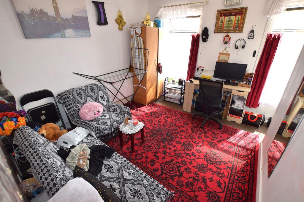 Property photo 2 of 12